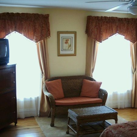 Girard Four Creeks Bed & Breakfast חדר תמונה