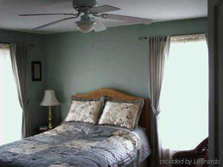 Girard Four Creeks Bed & Breakfast חדר תמונה